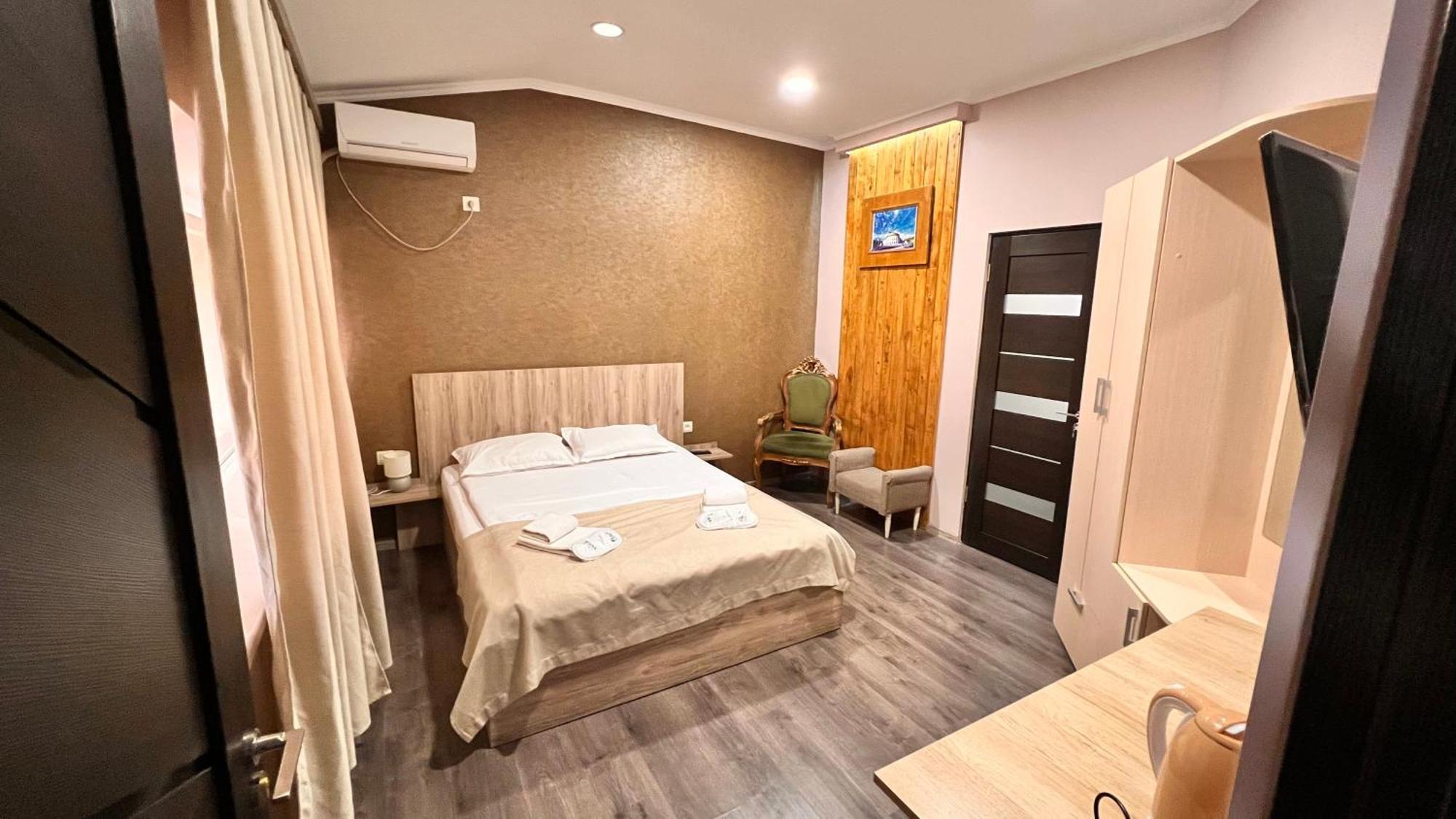 Elross Hotel エレバン エクステリア 写真